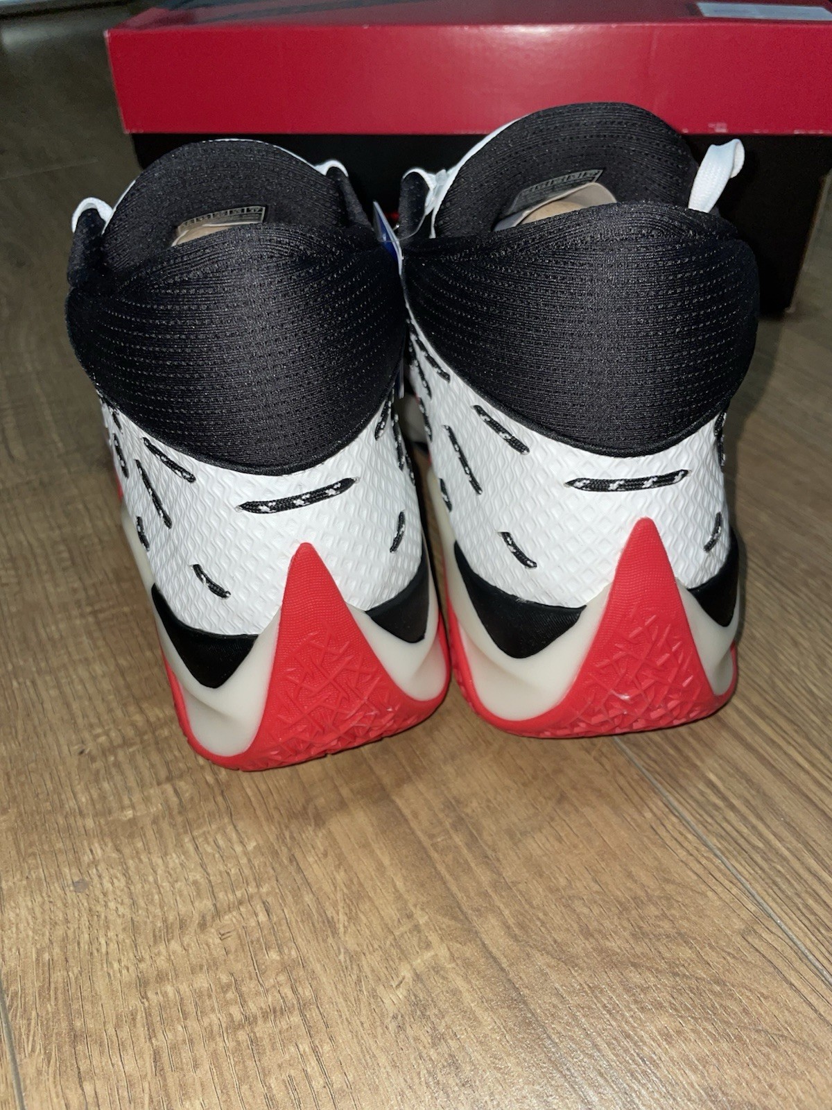 Skechers Size 16 uk  white black  Brand New eu 51 trainers Rrp £185 basketball image 5