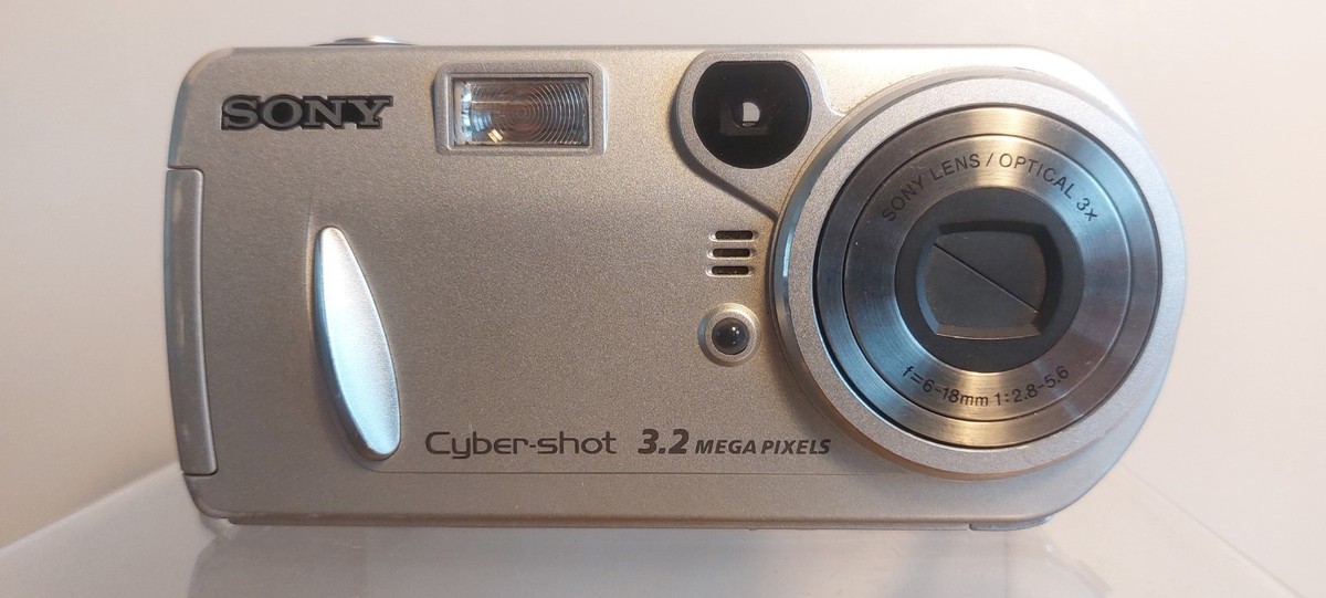 Sony Cyber-shot DSC-P72 3.2MP Digital Camera Silver Working