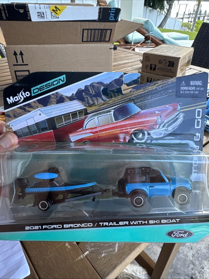 Maisto Tow & Go 2021 Ford Bronco w/ Bass Boat & 1966 Bronco Ski Boat - Lot of 2 - Image 3 of 4