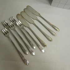 9 pcs of WM ROGERS Mfg Co IS Silver-plate REFLECTIONS 1939 - GVC