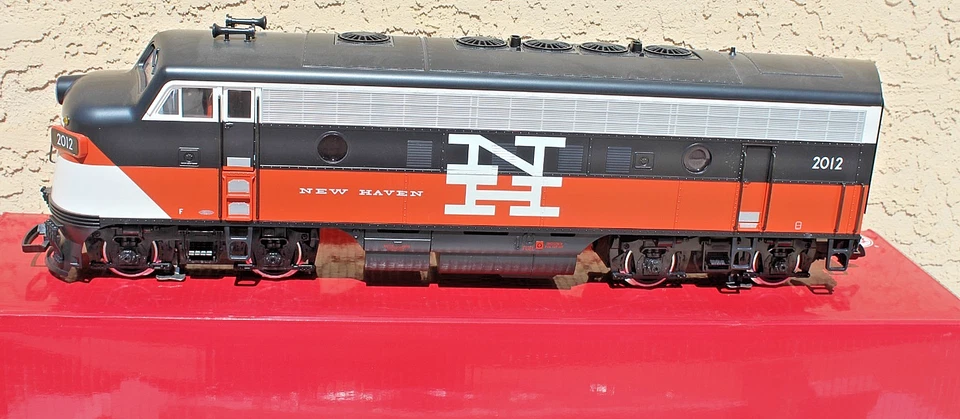 BEAUTIFUL LGB 28570 NEW HAVEN F7-A UNIT Powered Diesel Locomotive~LIKE NW in Box - Image 2 of 4