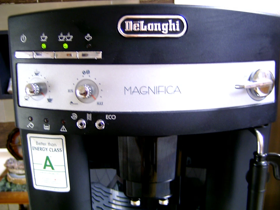 DeLonghi Magnifica ESAM 3000S EX1 ECO Generalüberholt. 12 Monate Gewährleistung - Bild 2 von 4