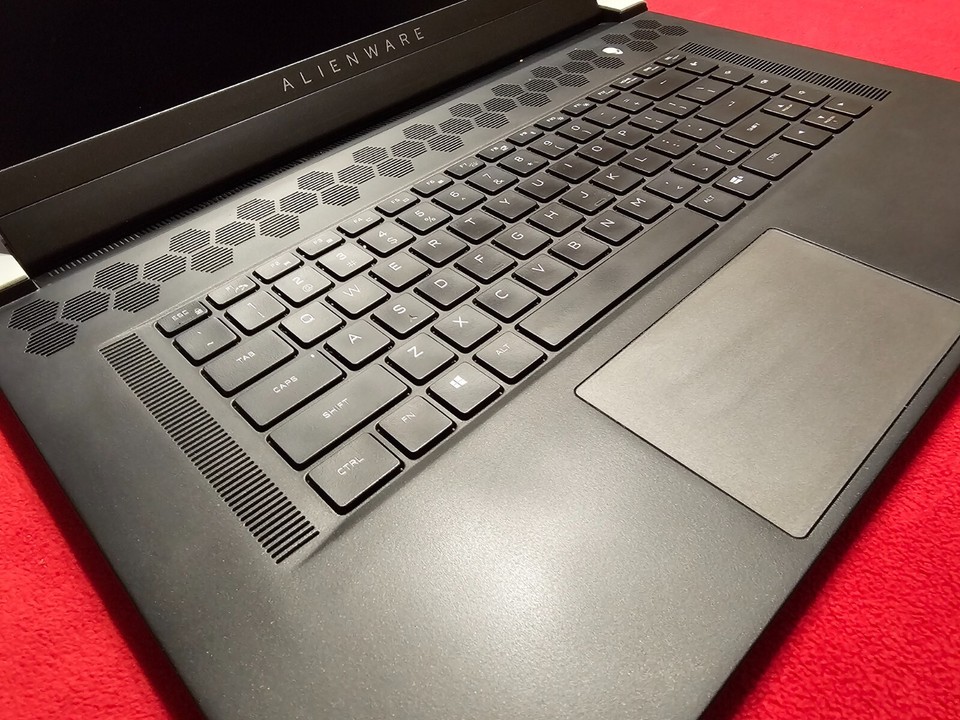 Alienware x17 R1 i9-11980HK 64GB RAM 4TB m2 17.3" UHD 4K 120Hz RTX 3080 ...