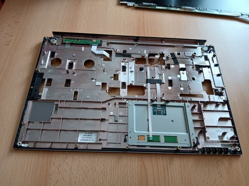 Fujitsu Celsius H730 Handauflage mit Touchpad *1 Stück**Gebraucht* - Picture 2 of 2