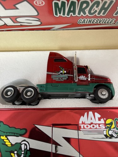 MAC Tools 2000 Gatornationals scala 1:64 Aeromax Hauler semitrasportatore - Foto 4 di 19