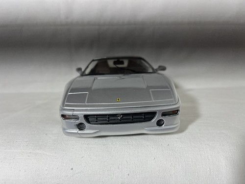 Ferrari F355 modelo fundido a presión escala 1/18 Hot Wheels - plateado - Imagen 11 de 13