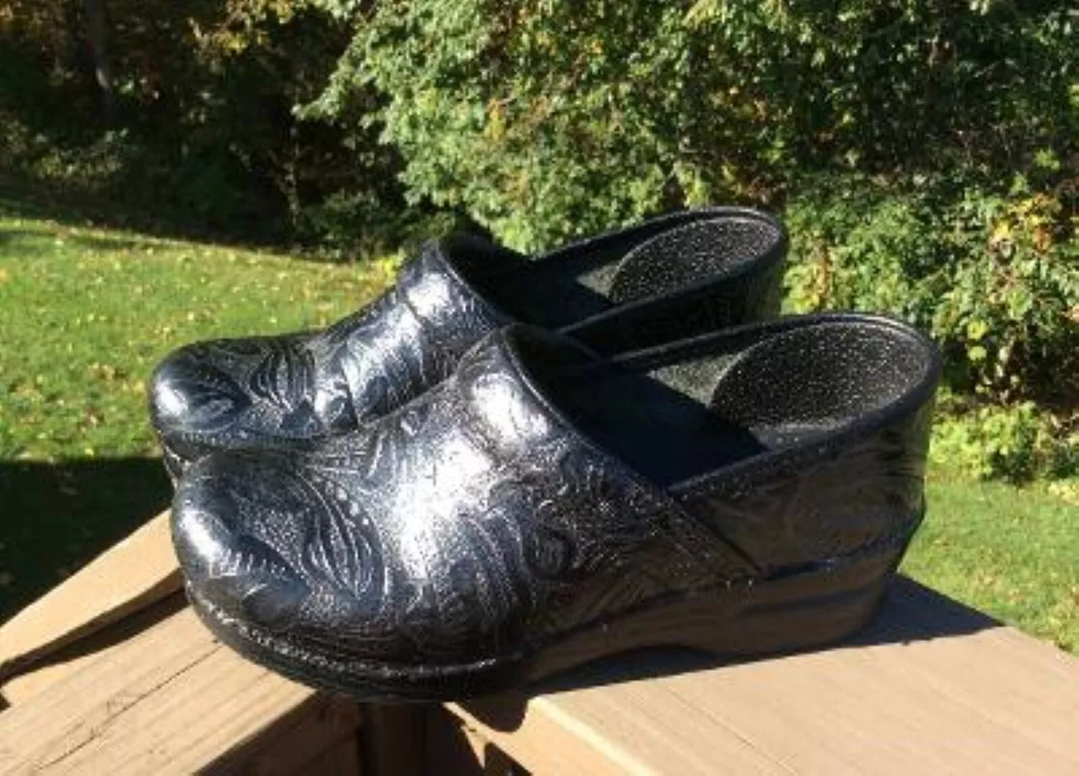 Dansko Professional Black Tooled Leather Shoes Clogs - Size 39!