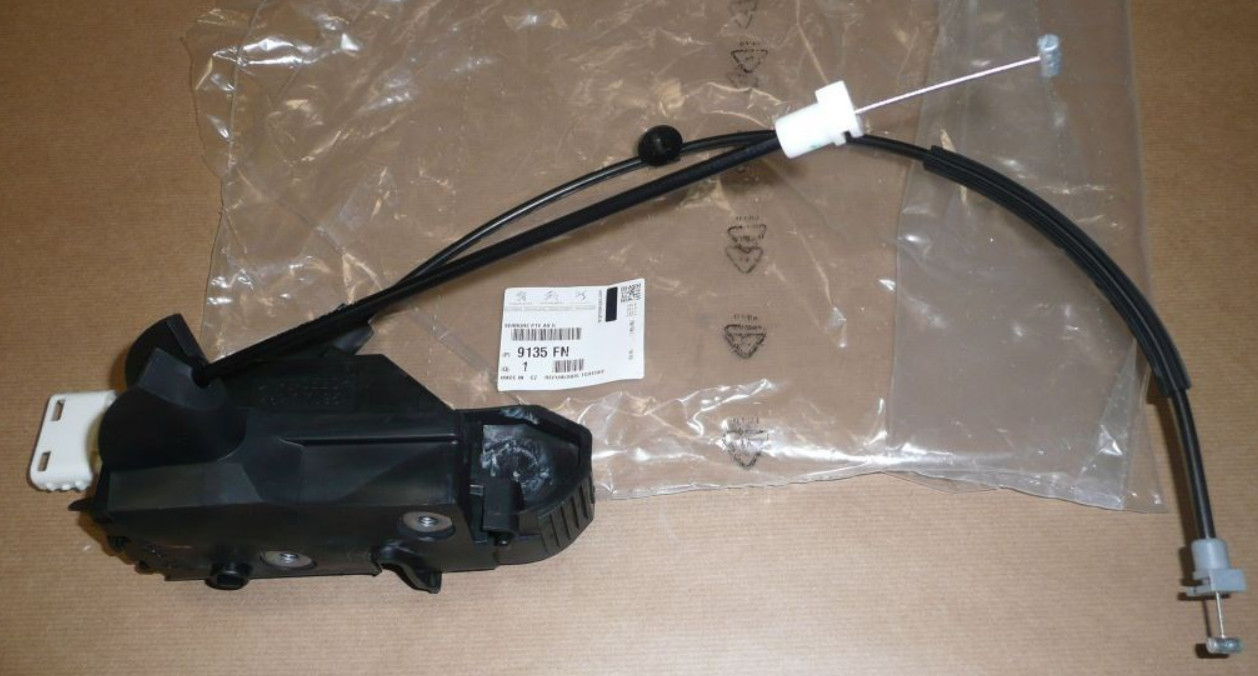 Serrure avant gauche Peugeot 407 référence 9135.FN pour rénovation portière conducteur