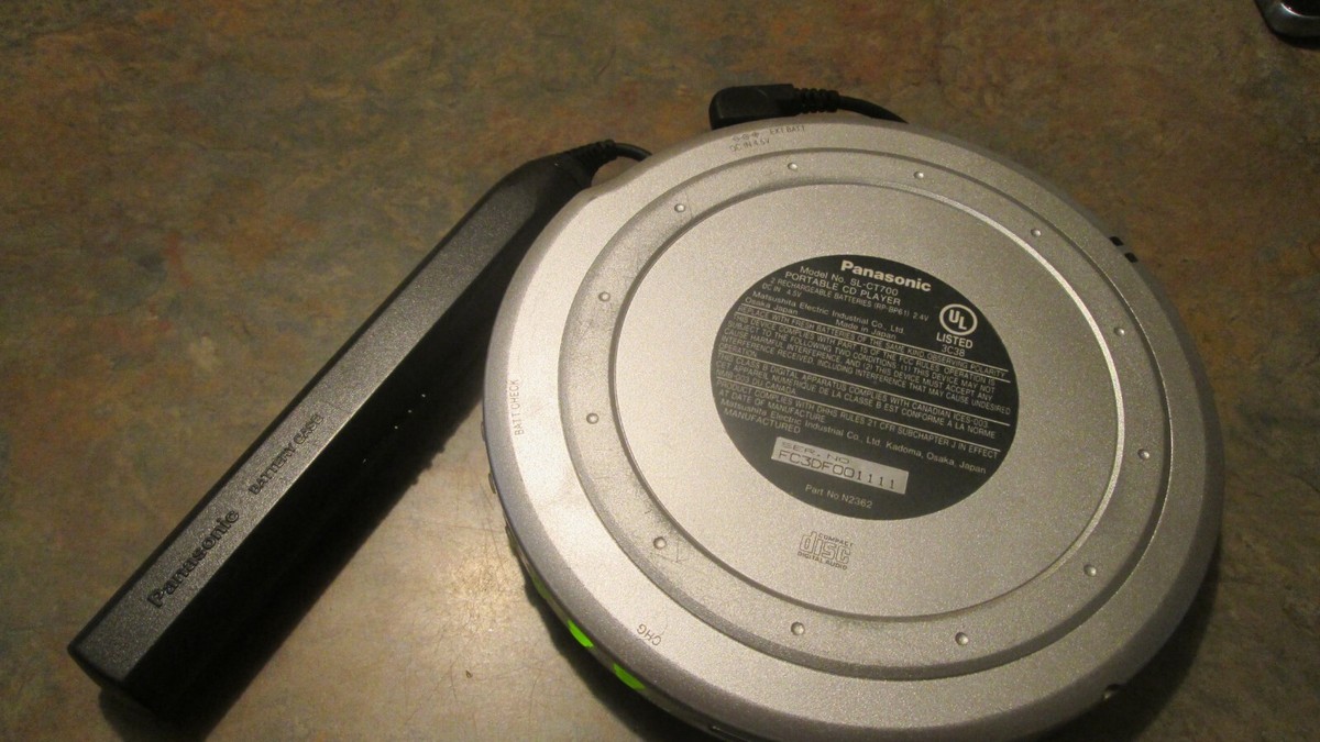 Panasonic SL-CT700 Slim Portable Clam CD/MP3 Player (Made in Japan