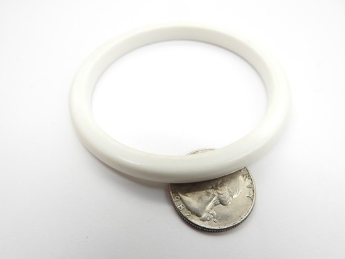 White Plastic Bangle Bracelet Vintage - Picture 3 of 3