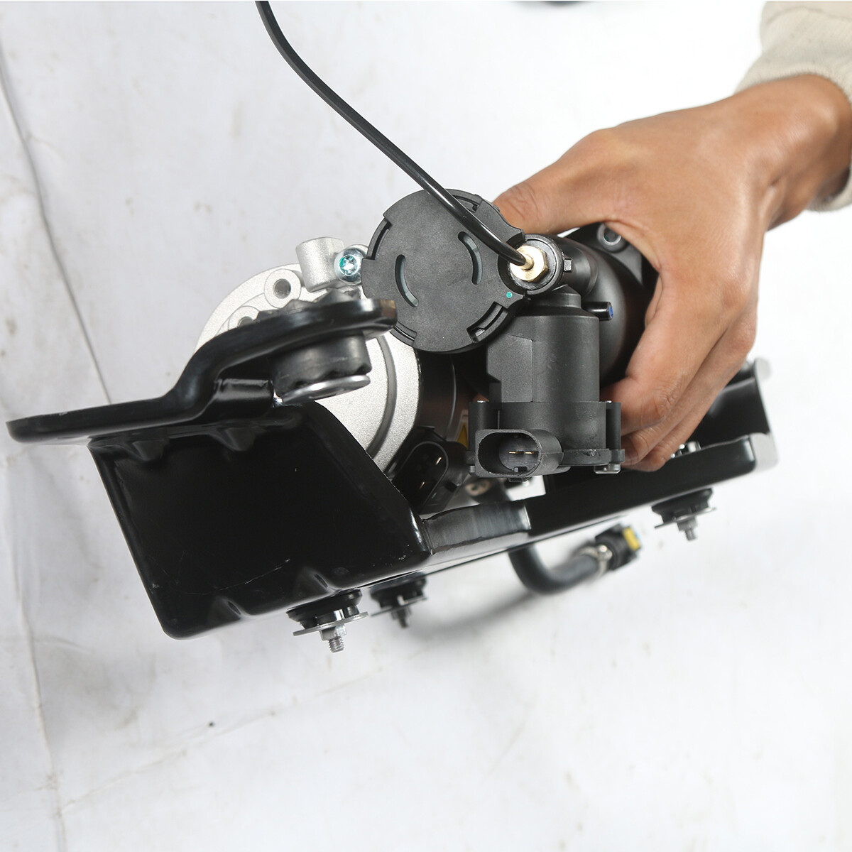 Air Suspension Compressor Pump For BMW X5 E70 X6 E71 E72 37206799419 37226785506