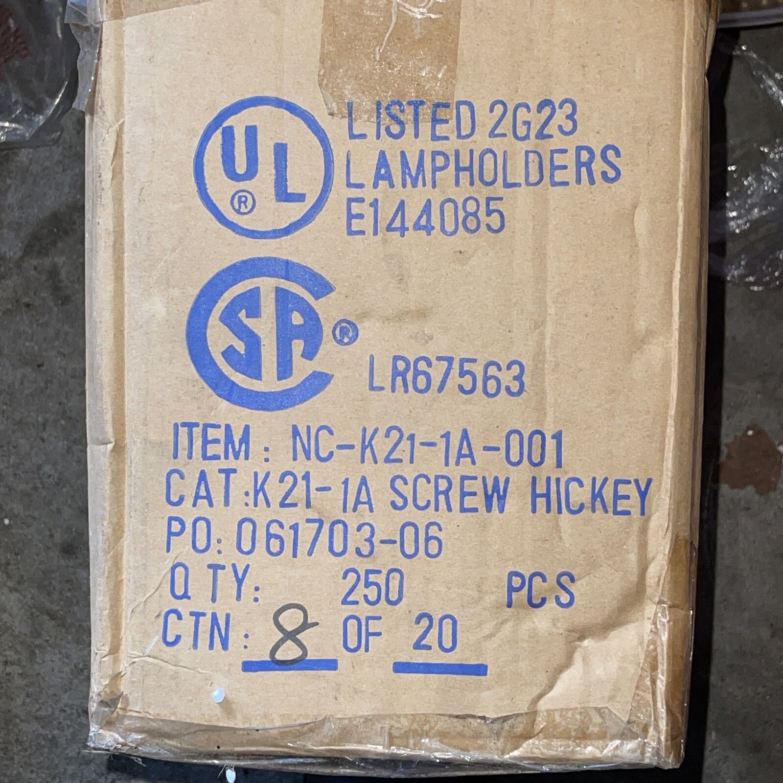 PORCELAIN MEDIUM BASE 1/827 IPS HICKEY THREADED KEYLESS LAMP SOCKET