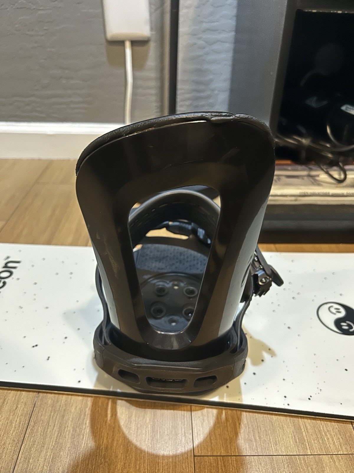 2022 Bataleon Chaser 155 Snowboard + Matching Chaser Bindings (L) – Lightly Used