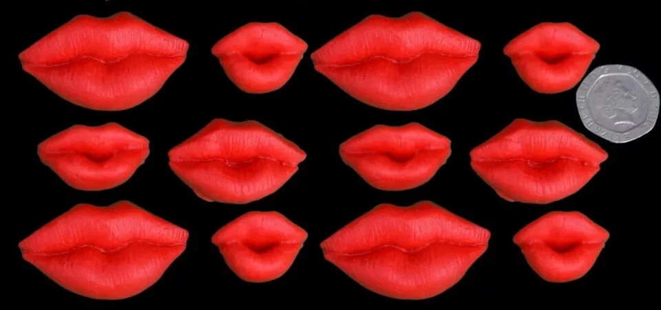 SIMPLY HEAVEN PASTE 12 x Edible 3D mixed sized lips icing, cake, cupcake toppers, decorations