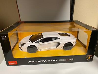 Rastar 1/18 Scale Metal Model - 61300 Lamborghini Aventador LP700