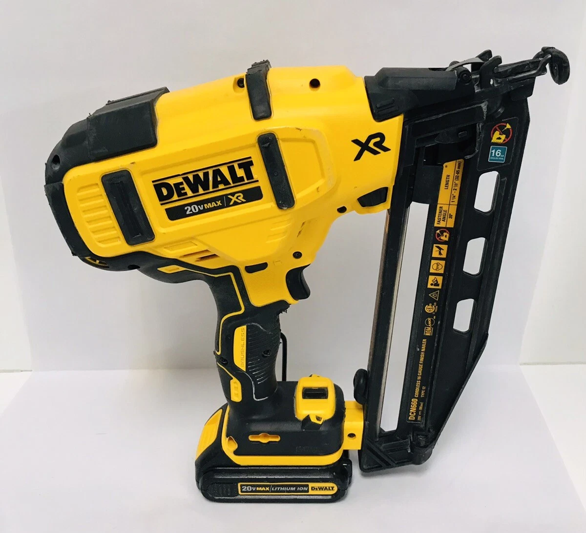 DEWALT 20V MAX* Finish Nailer, Angled, 16GA, Tool Only (DCN660B)