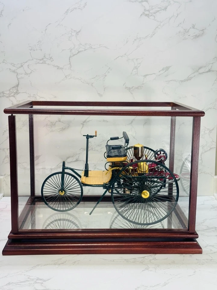 Franklin Mint The First Automobile 1886 Benz Patent Motorwagen 1:8 Diecast Car - Image 2 of 4