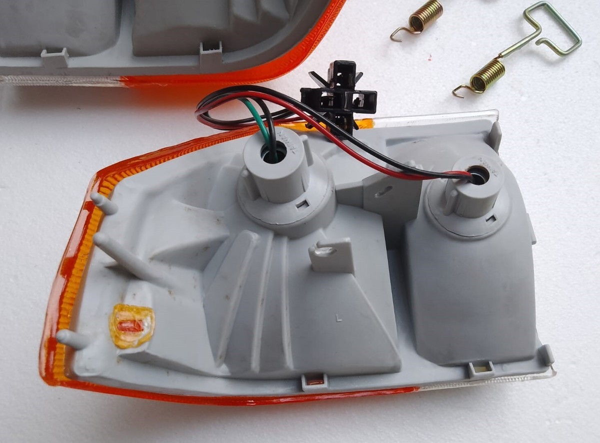 Fits Mazda Luce 929 1981-1986 Hardtop Sedan Front Turn Signal