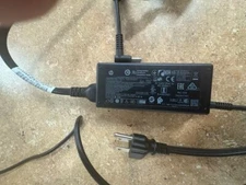 Genuine HP Laptop AC Adapter Charger 65W 19.5V 3.3A Works great Blue Tip