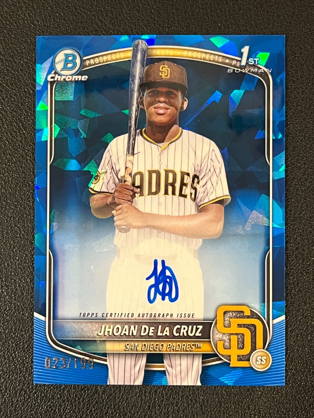 Jhoan De La Cruz 2025 Bowman Chrome Sapphire 1st Auto /199 Padres
