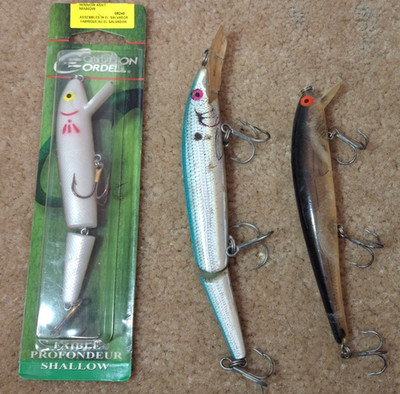 LOT OF 3 FISHING JERK BAITS, COTTON CORDELL SHALLOW, REBEL FASTRAC