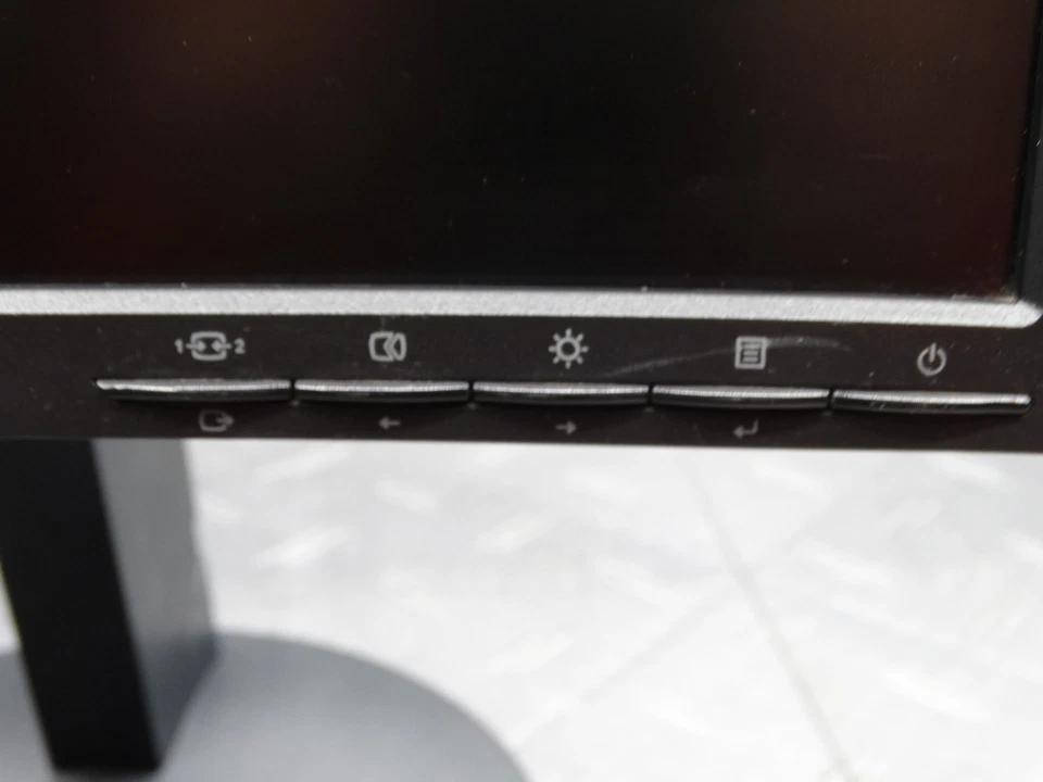 Lenovo ThinkVision 17in LCD Monitor Display Widescreen T1714pA + Stand - Image 3 of 4