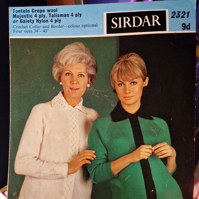 2321 Sirdar 4-fädige Strickjacke Strickmuster 34-40'' Original Häkelbordüre 
