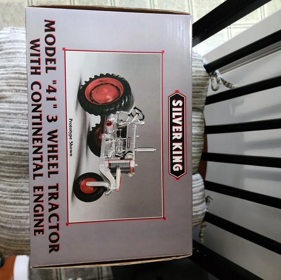 Silver King "41" 3 Wheel Tractor 1/16 Resin Farm Tractor Replica By SpecCast - Image 3 of 4