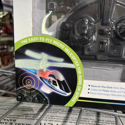 New Sharper Image Glow-In-The-Dark Rechargeable Wireless Indoor Helicopter - Picture 2 of 10