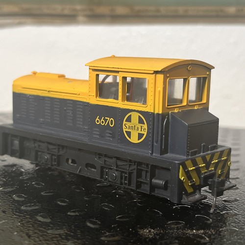 Vintage HO Model Power 6670 Santa Fe DDT Diesel Switcher Locomotive - Picture 4 of 6