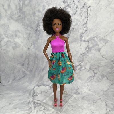 BARBIE FASHIONISTA ROBE ROSE MATTEL HJT02