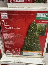 Home Accents Holiday 7.5ft Forest Pine LED Pre-Lit Artificial Christmas Tree T16