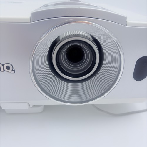 Proyector de entretenimiento en el hogar BenQ W1070 Full HD 1080p 3D DLP probado con cable de CA - Imagen 2 de 13