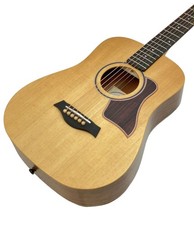 Good condition Taylor acoustic guitar BT1 Taylor
