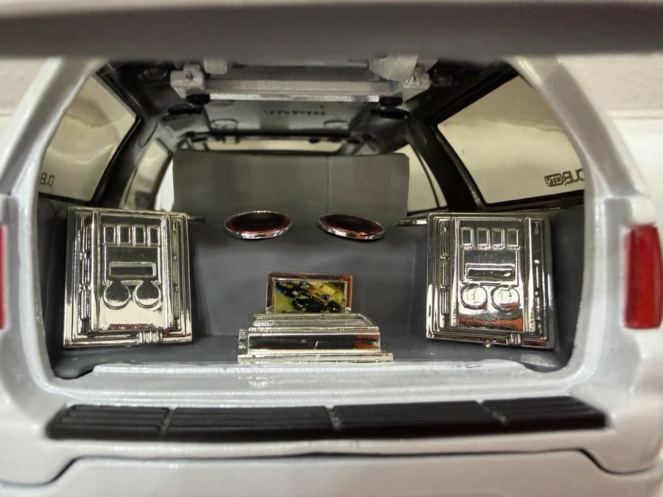 Lincoln Navigator Jada Dub City 2003 blanco diecast escala 1/24 - falta un espejo Foto 4 de 4