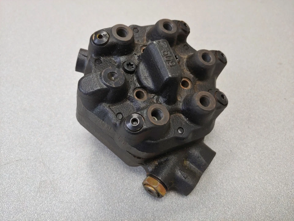 EXCELENTE DISTRIBUIDOR DE COMBUSTIBLE BOSCH AUDI 100 AVANT VW PASSAT ORIGINAL RECONSTRUIDO Foto 3 de 4