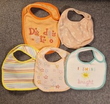 Pakiet śliniaków dla dziewczynek JEDEN ROZMIAR Plastikowe ząbkowanie z podparciem Drybble Śliniaki do karmienia H91