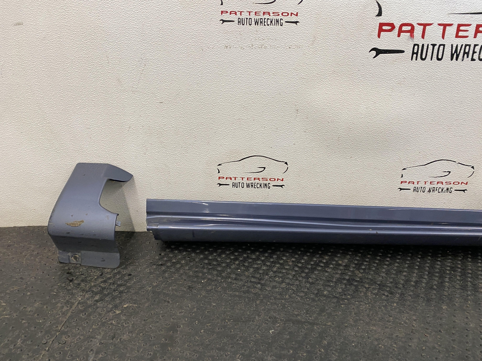 14-21 MASERATI GHIBLI ROCKER PANEL PASSENGER SIDE TRIM MOULDING BORDEAUX 120b