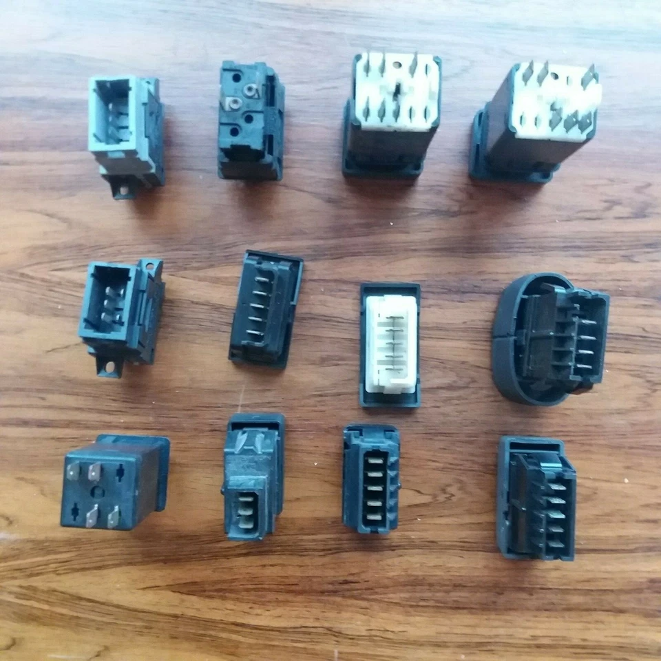 Various 90s 00's Renault Switches R5/19/21/25/Espace/Fuego/Clio/Laguna/Turbo/GTA - Image 3 of 4