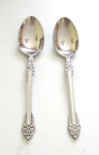 2 REMBRANDT TEASPOONS 6" ONEIDA HEIRLOOM, STAINLESS, GLOSSY