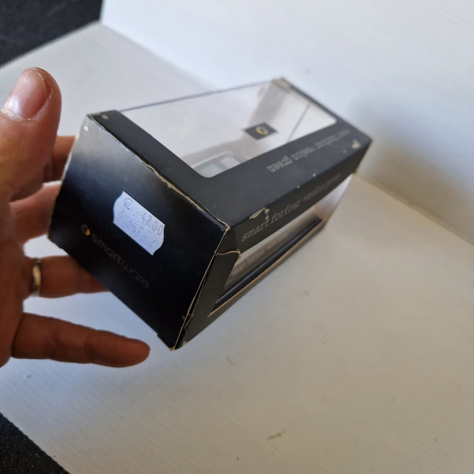 SCHUCO 1/43  SMART FORFOUR  + BOITE N° 387 de 450 vendu - Photo 4/4