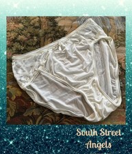 VINTAGE WACOAL 84921  IVORY  FEATHER EMBROIDERY HI-CUT BRIEF PANTIES  LARGE