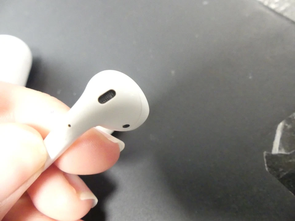 Apple AirPods (2nd generation), photo 4 sur 5