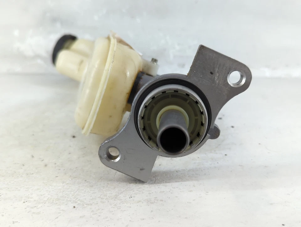 Cilindro maestro de freno Ford Edge 2011-2014 D310Q Foto 3 de 4