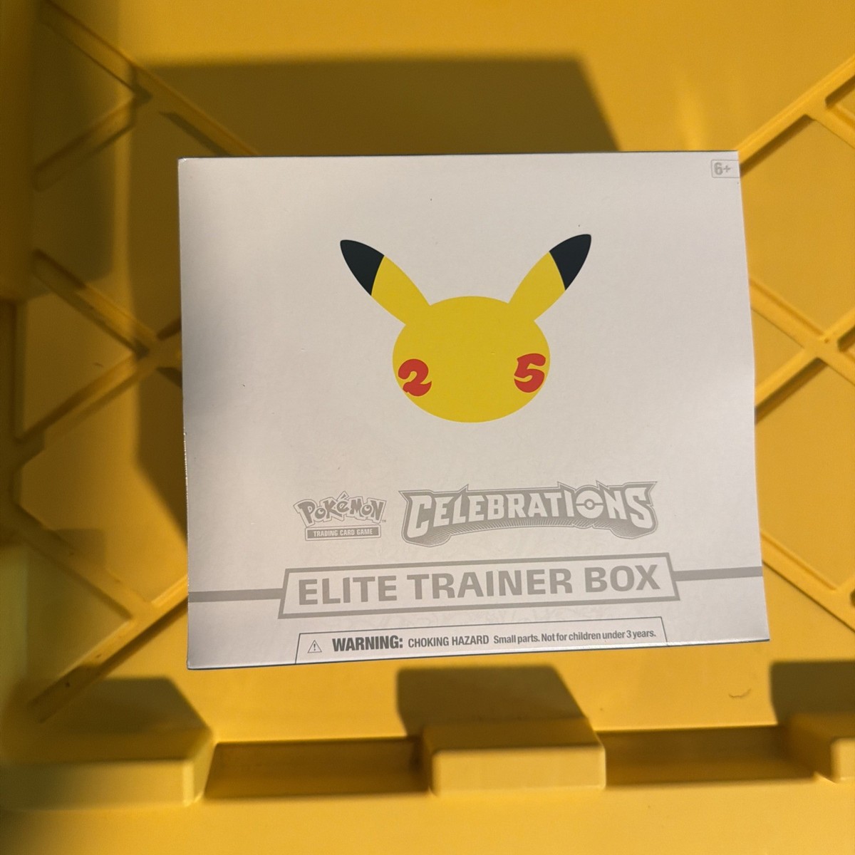 Pokmon TCG: 25th Anniversary Celebrations Elite Trainer Box ETB Sealed New