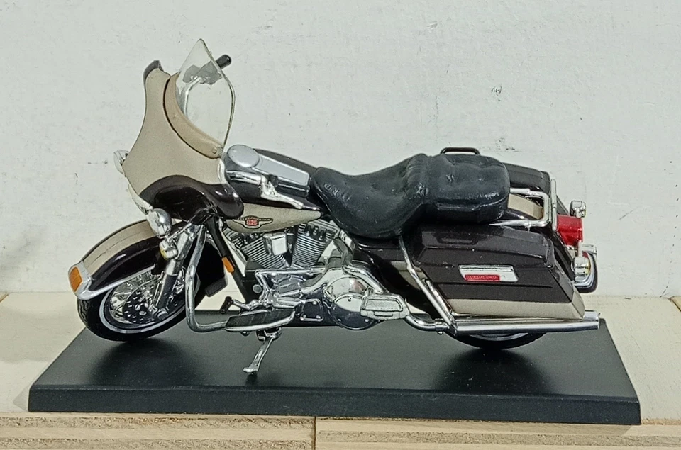 I125680 MAISTO 1/18 - Harley Davidson 1998 FLHT Electra Glide - Immagine 2 di 4