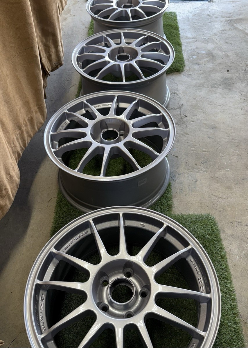 OZ Racing Superleggera 18x8 ET32 5x112 Silver Wheels (Set of 4