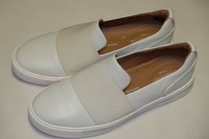 clarks white pumps