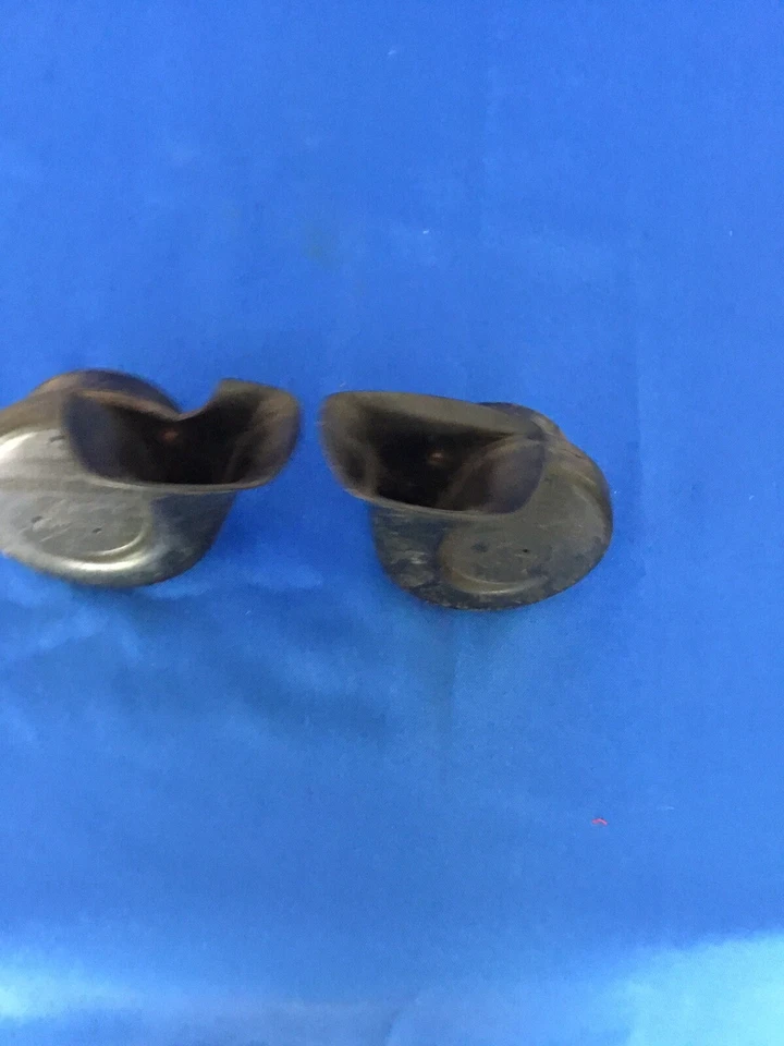 Juego de bocinas originales MG Midget 1976-1979 Foto 2 de 4