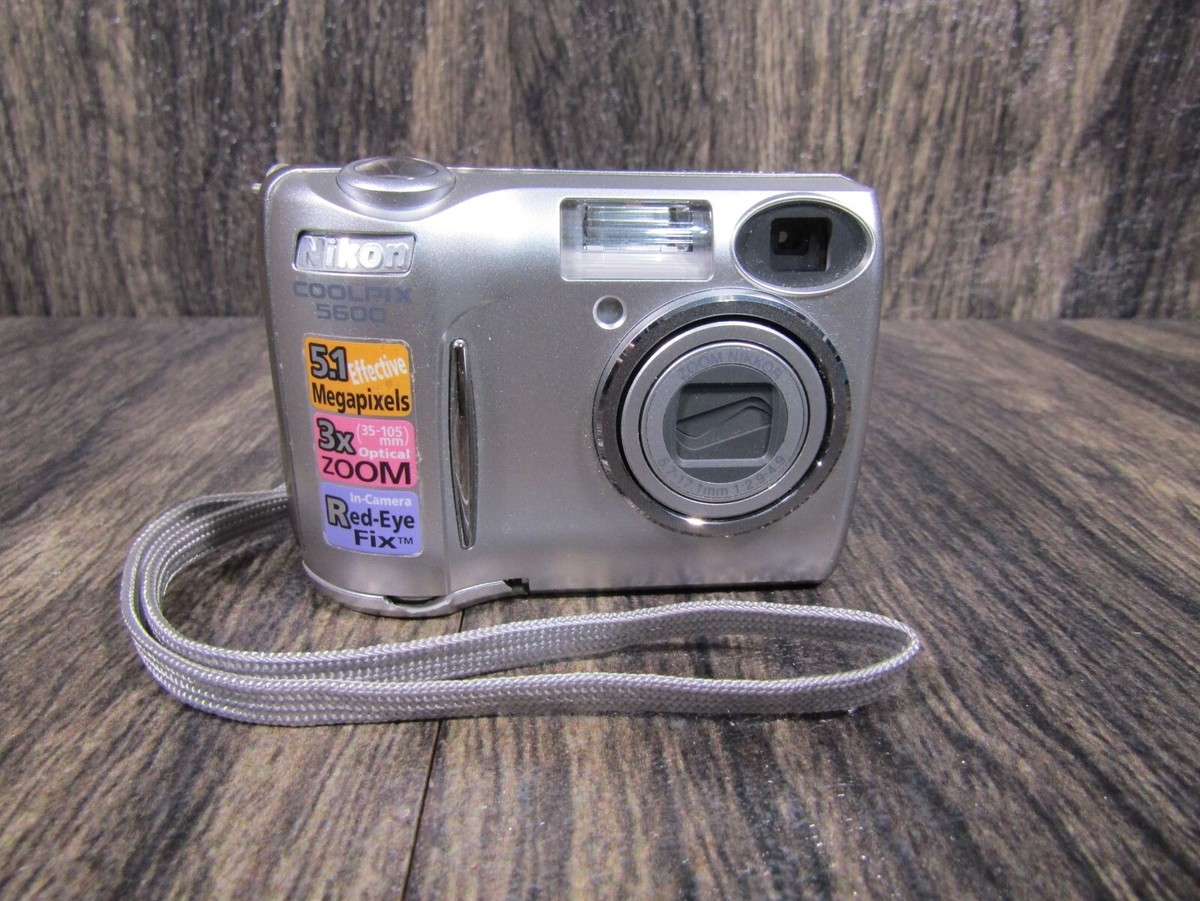 Nikon COOLPIX 5600 シルバー Nikon COOLPIX 5600 5.1 MP Digital Camera Silver for Repair or